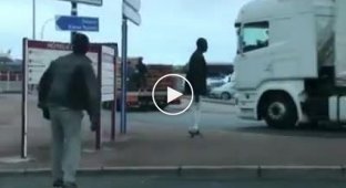 Эмигранты пытаются попасть в Англию