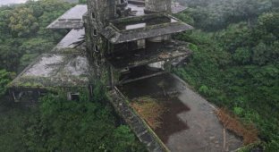 A selection of atmospheric abandoned buildings (19 photos)