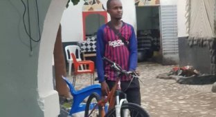 Молодий гвінеєць проїхав велосипедом 4000 кілометрів, щоб вступити до університету (3 фото)