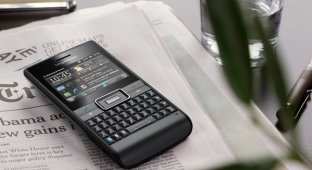 Sony Ericsson Aspen - коммуникатор с QWERTY клавиатурой и WM 6.5.3