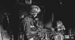 «Я хотел рассказать, что мы чувствуем, когда находимся в этом аду»: прикамский пожарный снимает будни своих коллег (11 фото)
