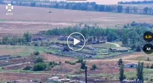 Сили оборони атакували ворожі вантажівки, мотоцикли, зброю та ліквідували близько 10 окупантів.