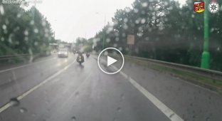 Синхронное падение мотоциклистов