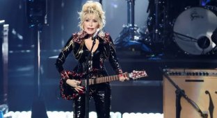 The Dirt-Poor Girl Who Wrote 5,000 Songs: The Life and Death of Dolly Parton (13 photos)