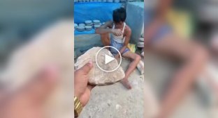 Master of stone: video shows process of making saucer from ordinary stone