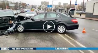 Mercedes head-on collided with Chinese Geely