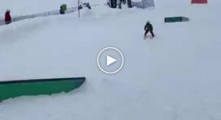 Зрелищный прыжок на лыжах с эффектным финалом