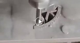 Waterjet cutting: cutting with water and fine sand