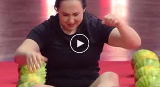 A woman crushed several watermelons and set a record