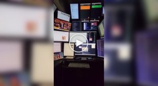 Парень показал рабочее место, где у него 26 мониторов
