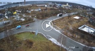 Crossover driver attacked a truck in Petrozavodsk