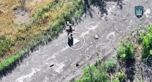 Тіло російського загарбника горить після атаки Птахів Мадяра