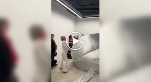 Современное искусство без пояснений: перформанс, который сложно расшифровать