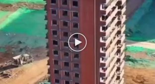Рисковая разборка здания на высоких этажах