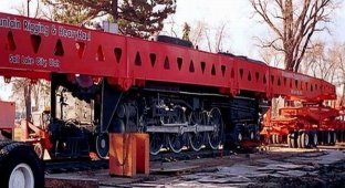 Как же перевозят локомотивы без рельсов? (5 фото)