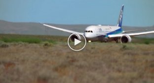Пассажирский Boeing 787 Dreamliner исполнил вертикальный взлет