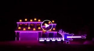 Житель США устроил фантастическое световое шоу на своем доме
