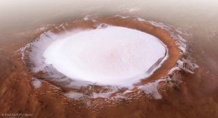 Снимки ледяного кратера Королёва на Марсе (4 фото)