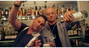 65-летний Билл Мюррей поработал барменом в заведении своего сына (5 фото + 1 видео)