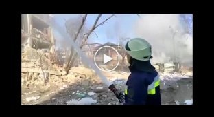 В результате попадания обломков сбитой ракеты произошло возгорание в 5-этажном жилом доме Подольского района Киева