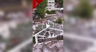 Ветер опрокинул колесо обозрения