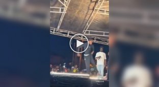 Хлопець здивував публіку своєю пластикою