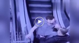 A quarrel between friends ended with a fall from the height of the third floor
