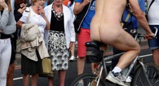 В Лондоне состоялся самый массовый европейский голый велопробег (8 фото)