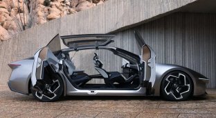 Chrysler presented an electric car concept with seven doors and an interior made from recycled waste (13 photos)