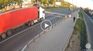 В Киеве, на окружной, прилег отдохнуть грузовик