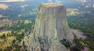 «Вежа диявола» або «Будинок Ведмідь»:3 неймовірні легенди дивовижної скелі (9 фото)