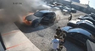 Водитель хотел спасти авто: на СТО заехал горящий BMW (3 фото + 1 видео)