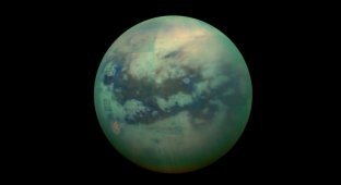 The James Webb telescope made it possible to see clouds on Titan, Saturn's moon (4 photos)