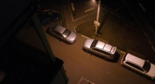 Месть за парковку в неположенном месте (3 фото)