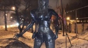 Памятник девушке легкого поведения Олечке открыли на трассе в Белгородской области (3 фото + видео)