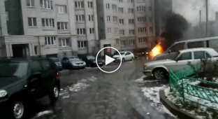 Во Владимире водитель уснул за рулем загоревшегося автомобиля