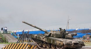 Репетиция танкового шоу в Жуковском (29 фото)