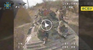 Украинские FPV-дроны атакуют российскую бронетехнику и пехоту на Авдеевском направлении