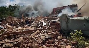 Рятувальник приїхав гасити пожежу у своєму будинку після авіаудару РФ на Харківщині: Загинула його дружина, син поранений