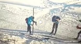 In Russia, an aggressive skier attacked a young athlete for refusing to get out of the way
