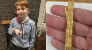 Мальчик нашёл на прогулке древнеримский браслет из золота (5 фото)