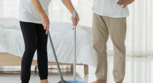 Court banned a woman of 8 years from entering her brother's room to clean (2 photos)