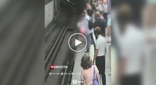 Отвлекшийся на телефон 7-летний ребенок упал на рельсы метро
