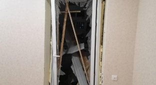 Последствия попадания фейерверка на балкон (4 фото)