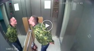 Очередной лифтовый обоссанец попал на камеру
