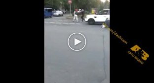 Киев. Мажор сбил пешехода, стал качать права, за что был наказан