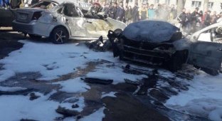 Водитель чудом выжил после взрыва двух кислородных баллонов в салоне автомобиля (3 фото + 2 видео)