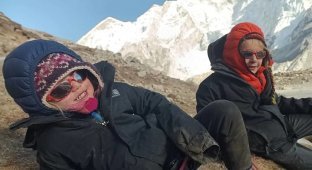 A 4-year-old girl set a world record by climbing Everest with her father and 7-year-old brother (4 photos)