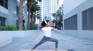 Семирічна Праанві Гупта стала наймолодшим інструктором з йоги у світі (5 фото)