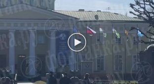 В центре Санкт-Петербурга поднят украинский флаг